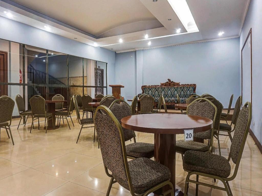 Super Oyo Capital O 91140 Ayodya Kebon Jeruk Hotel