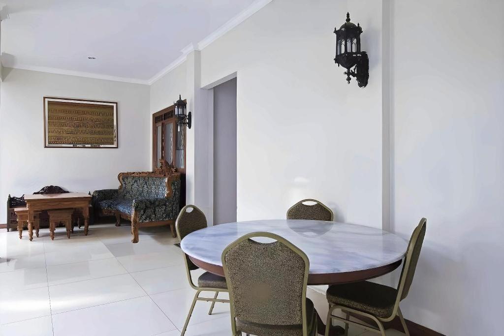 Hotel Super Oyo Capital O 91140 Ayodya Kebon Jeruk Jakarta