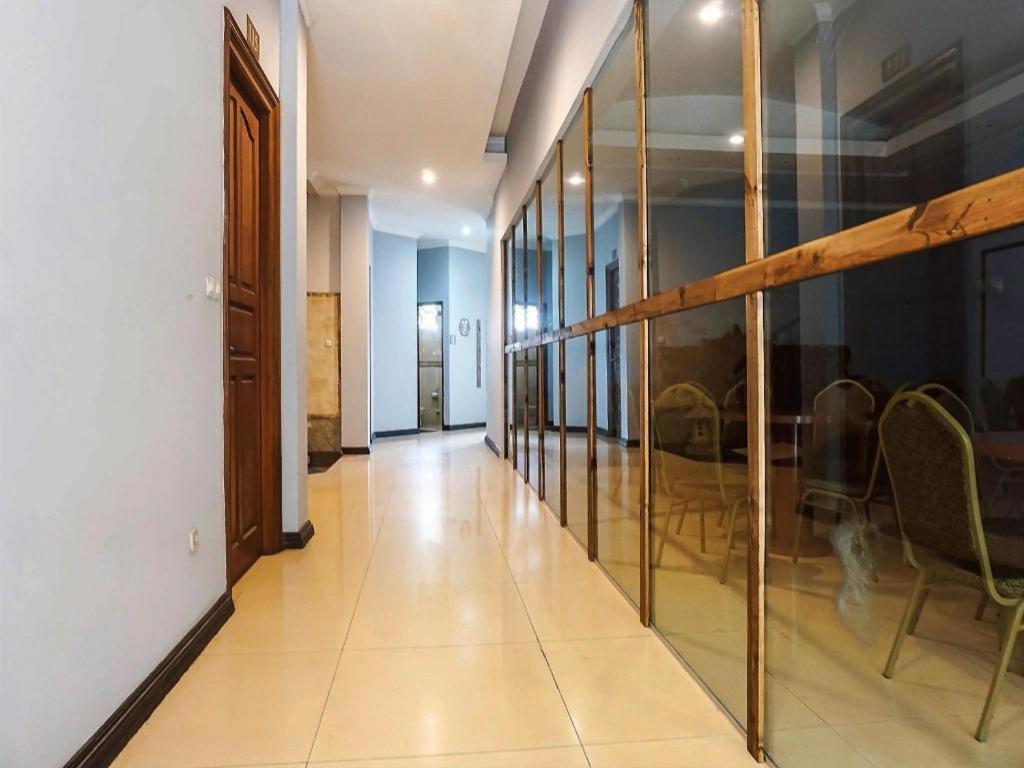 Super Oyo Capital O 91140 Ayodya Kebon Jeruk Jakarta